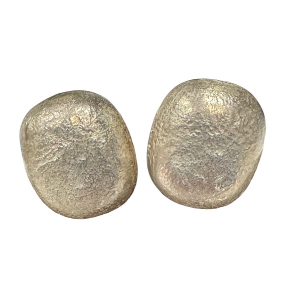 Vintage Arella Hammered Rectangular Silver Clip-on Earrings. EUC